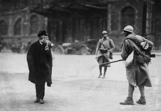 Esta fotografía fue hecha en 1923, en medio de la paz en una ciudad del Ruhr. En esa época, los franceses usaron una violencia brutal contra la población civil desarmada