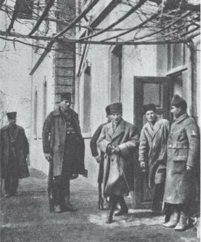 Mustafa Kemal en su cuartel general, durante la defensa de Sakarya, en 1922