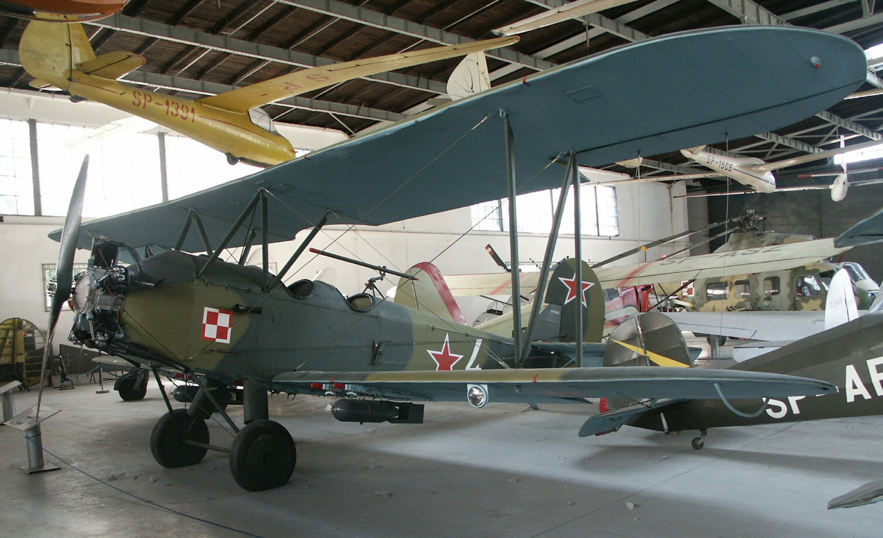 Polikarpov Po-2LNB conservado en el Muzeum Wojska Polskiego en Varsovia, Polonia