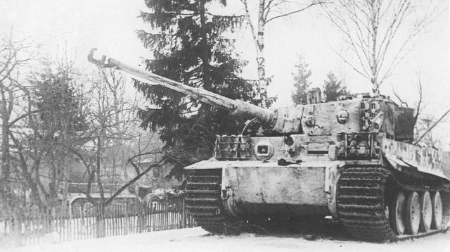 Un Tiger abandonado perteneciente a la 1 SS Pz. Gren. Div. LAH. en el Frente Oriental. Febrero-Marzo 1943