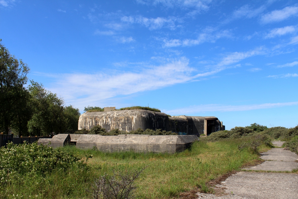 Bunker de personal y casamata de la posición Oeste. Turm West