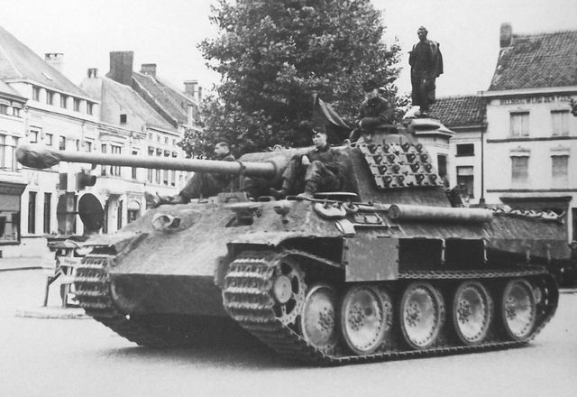 Panther de la Leibstandarte en la localidad belga de Vilvoorde. Mayo de 1944