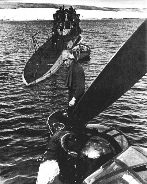 Reabastecimiento de combustible desde un Blohm Voss BV-138 a un U-boot en algún lugar del Ártico