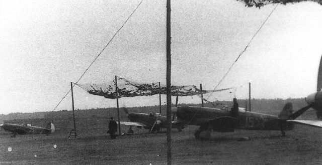 Aeródromo soviético con cazas Yak preparados para el ataque