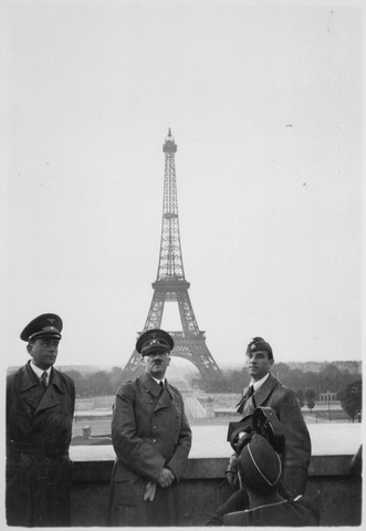 Walter Frentz frente a Hitler, Albert Speer y Arno Breker