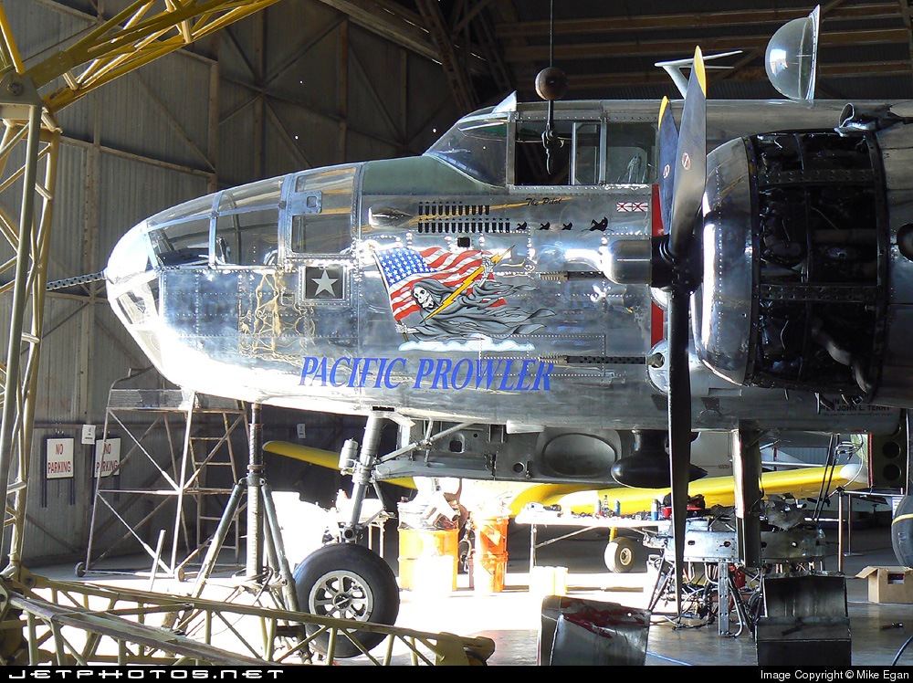 North American B-25J-25NC Mitchell número de Serie 108-34098 Pacific Prowler conservado en el Vintage Flying Museum en Fort Worth, Texas