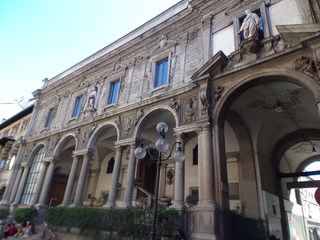 Milán - Lago Como - Bérgamo - Blogs de Italia - Primer día: LLegada, traslado hotel y recorrido Duomo, Palazzo Reale y mucho más (28)