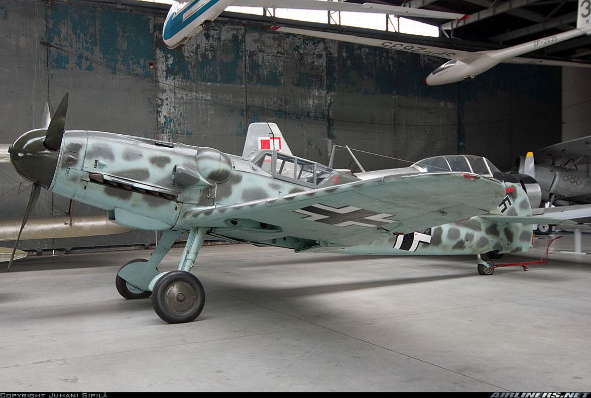 Messerschmitt Bf 109 G-6 Nº de Serie 163306 Red 3 conservado en el Fundacja Polskie Orly en Warszawa, Polonia
