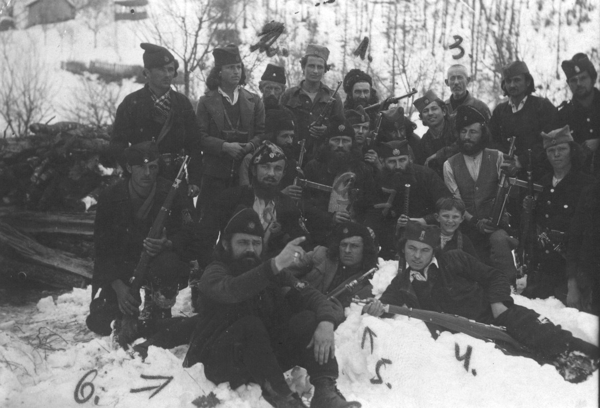[Слика: slika_128-132_copy_2_Racic_grupna.jpg]