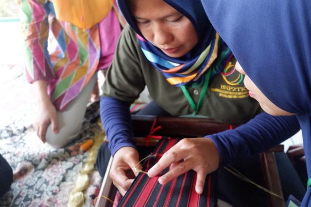Belajar menapis di papan tekang ala suku Pepadun