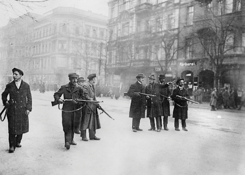 Milicianos comunistas durante el levantamiento espartaquista. Berlín, enero de 1919