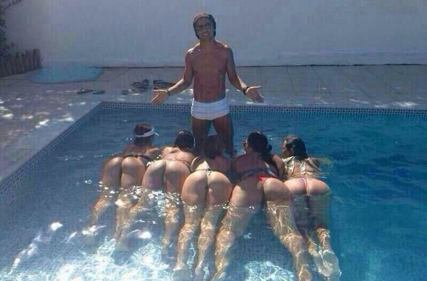 ronaldinho-girls-butts-pool.png